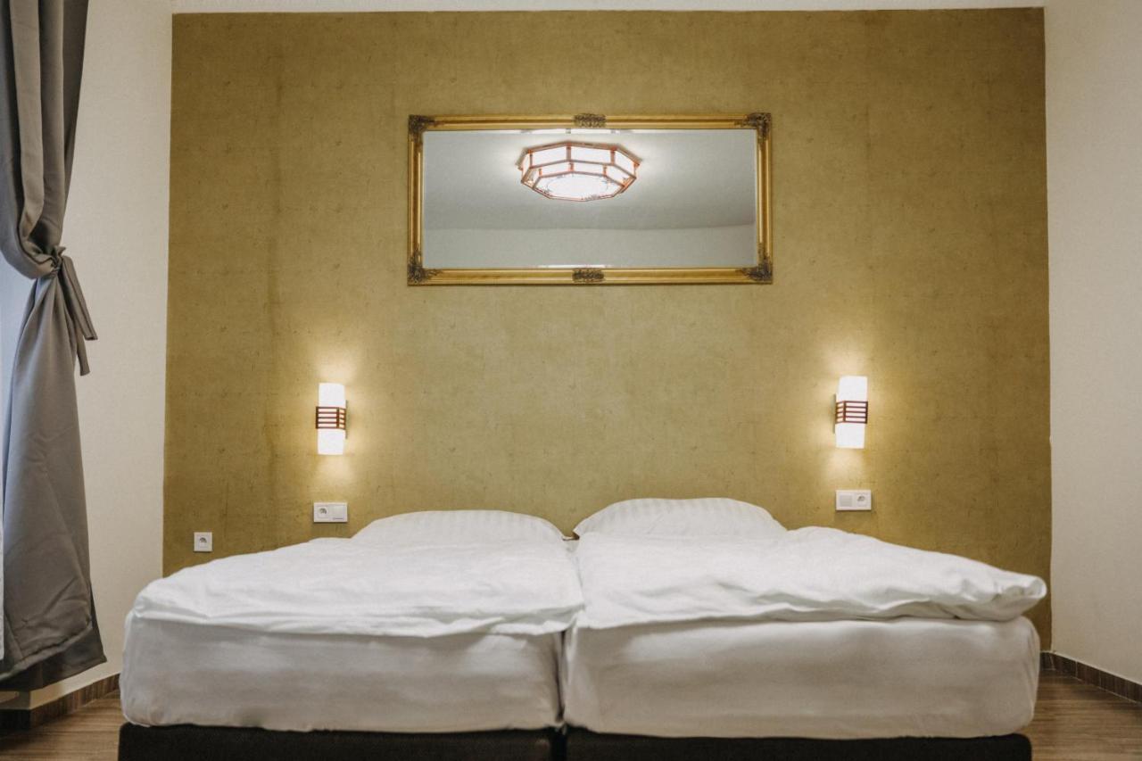 Oasis Teplice Hotel Buitenkant foto